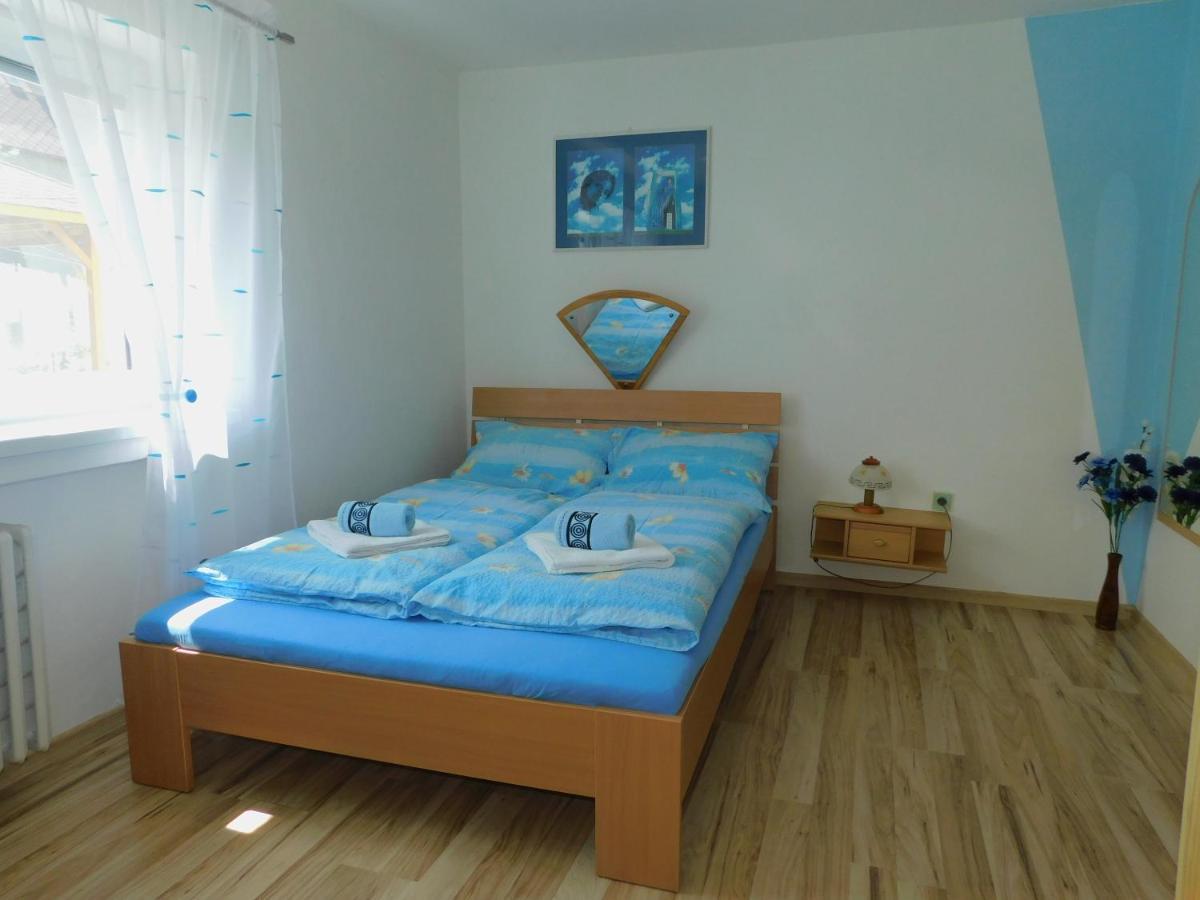 Pod Dubom Apartman Lipótszentmiklós Kültér fotó