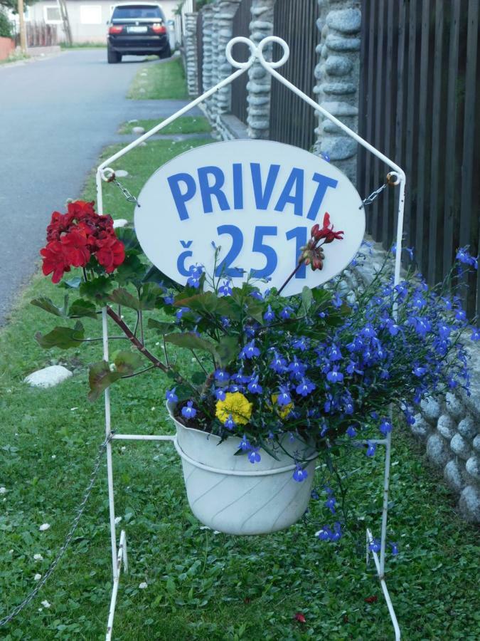 Pod Dubom Apartman Lipótszentmiklós Kültér fotó