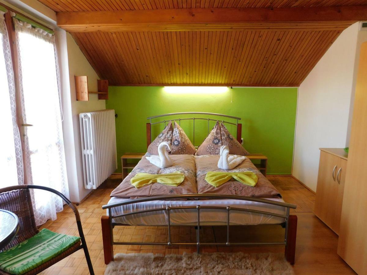 Pod Dubom Apartman Lipótszentmiklós Kültér fotó