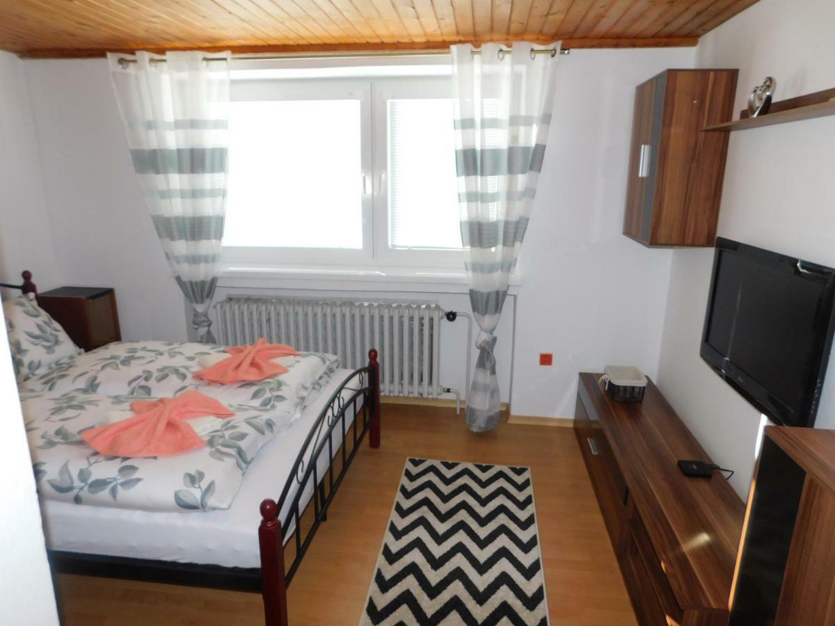 Pod Dubom Apartman Lipótszentmiklós Kültér fotó
